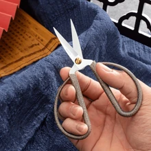 1pc Stainless Steel Vintage Sewing Scissors, Tailor Thread Embroidery Fabric Shear, Household Sewing Accessories, Office Scissors, Retro-Style Mini Scissors For School