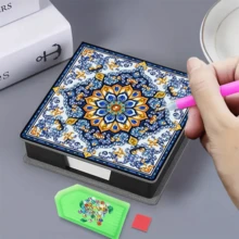 1 件曼陀罗图案钻石艺术套装，黑色仿皮便签上的不对称 DIY 钻石马赛克画，含 160 张纸 - 非常适合居家办公、学校用品和工艺品。精美文具，节日礼物。