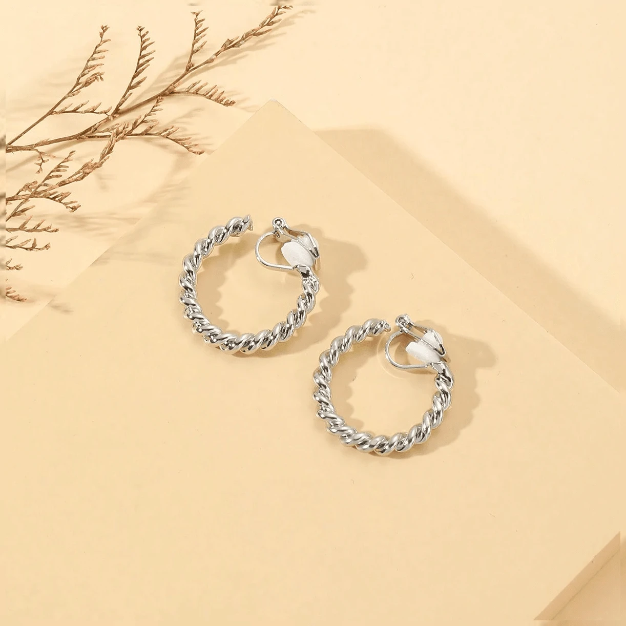 Minimalist Clip-On Earrings, Fake Piercing Ear Jewelry Accessories For Women And Girls, Suitable For Daily Wear - Silver - View 1