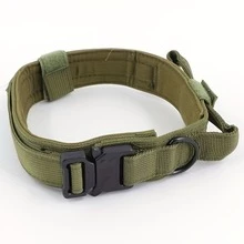 1 件带手柄的狗项圈，适用于大型/中型犬的战术训练狗项圈，提供良好的控制力和舒适度，提供项圈和牵引绳套装，可调节战术牵引绳长度，防止突然拉扯