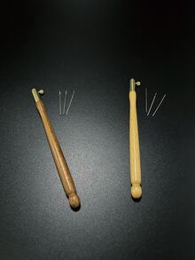 1 Set Luneville Sparkling Beaded Embroidery Tools: Tambour Hook In Brown And Apricot Handles, With 3 Needle Set S Couture - Multicolor - View 2