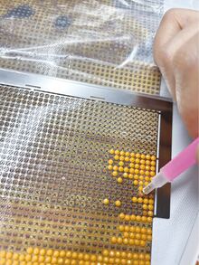 1 件不锈钢钻石艺术网格尺，带 1020 个空白网格 - DIY 5D 钻石画艺术工艺工具 - 彩色 - 查看 1