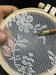 1 Set Luneville Sparkling Beaded Embroidery Tools: Tambour Hook In Brown And Apricot Handles, With 3 Needle Set S Couture - Multicolor - View 4