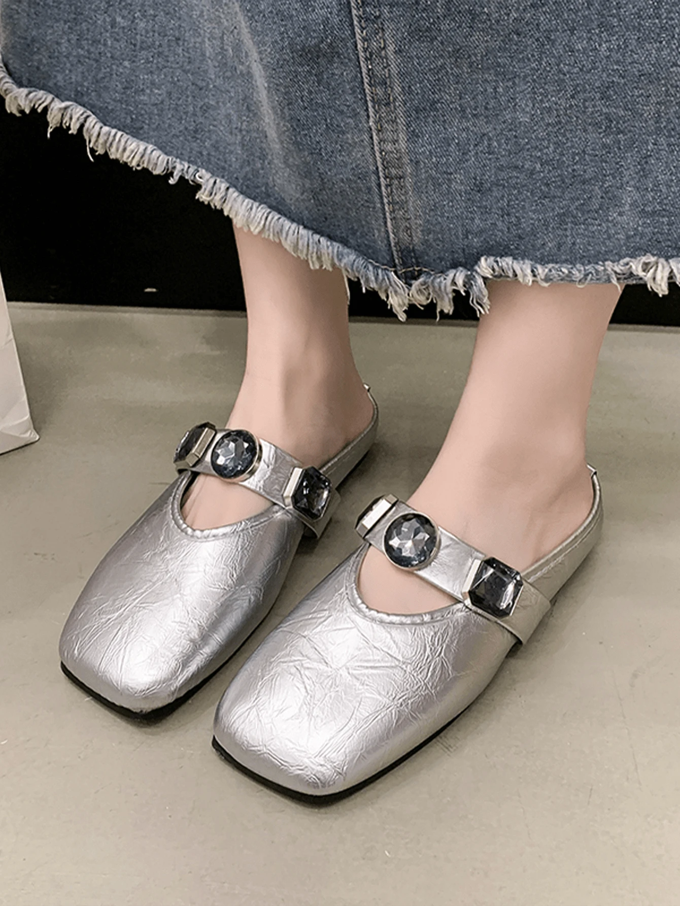 1 Pair Fashion Minimalist Slider Sandals For Teenagers, Comfortable Versatile, Slip-On With Artificial Brick Stone Decor, Suitable For Outdoor, Commute, Party
