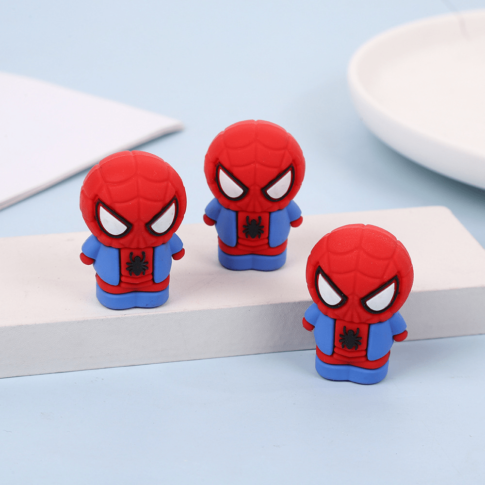 Disney Set de 3 sacapuntas de PVC con diseños de personajes de dibujos animados de Spider-Man, sacapuntas portátiles mini para escritorio, apropiados para adolescentes y adultos, tanto hombres como mujeres, un set de sacapuntas limpio y ordenado para usar en el hogar, entretenimiento, escritura, clases, exámenes finales, como regalo de Navidad, Halloween u otras festividades