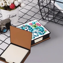 Scatola decorativa per promemoria con motivo adesivo senza diamanti, stile artistico, può essere utilizzata per conservare note e decorare la scrivania. Il blocco memo autoadesivo ha 160 pagine con firma, adatto per registrare idee, attività e articoleria da ufficio quotidiana