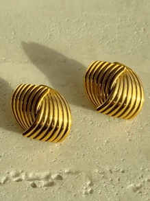 A Pair Of Vintage Zinc Alloy Square Wave Texture Earrings, An Elegant Party Choice, Suitable For Banquets