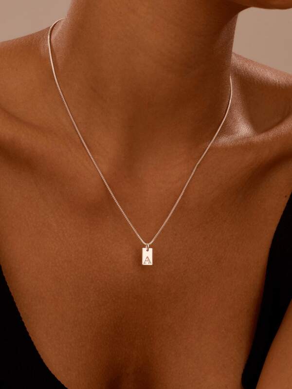 1 pièce Collier pendentif en acier inoxydable avec lettre initiale, collier avec chaîne carrée créative minimaliste de 26 alphabets, pendentif initial élégant convenant aux filles et aux femmes