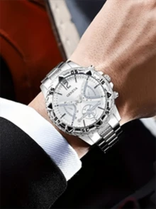 4 件男士商务手表套装，不锈钢石英表，带圆形表盘和指示器显示，包括时尚吊坠项链、手链和戒指，是送给男士的理想礼物