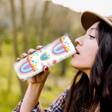 1个20盎司直身水杯，款式多样，双层隔热吸管杯，配有杯刷、杯盖，使用和清洁方便，非常适合作为生日礼物、节日礼物赠送给家人和朋友