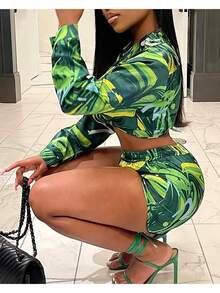 Tropical Set: Printed Two-Piece Outfit - Green - View 4