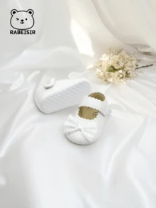 春秋時節的寶寶第一雙閃亮系帶行走鞋,時尚的簡約珍風格平底鞋,帶有蝴蝶結,適合室內和室外活動。