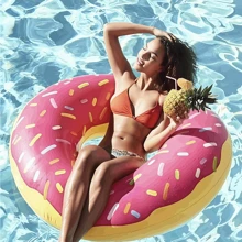 1 Stück Schwimmring, Sommer Schwimmreifen und Pool, aufblasbarer runder Schwimmring, tragbarer Donut Schwimmring für Outdoor-Partys und Strand, Strandutensilien, Strandaccessoires