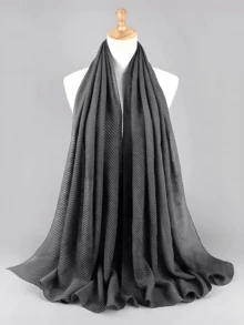 1 件纯色压皱披肩围巾，适合女性春夏季日常穿着