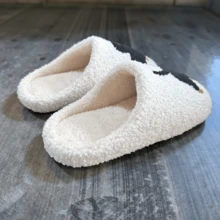 Pantuflas con estampado lindo de perro salchicha - Forro súper suave de felpa, suela antideslizante, cómoda y cálida, adecuada para el hogar, descanso o relajación - Blanco - Ver 2
