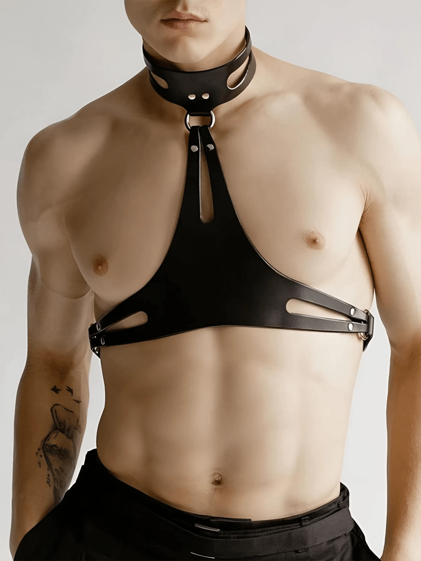 1pc Men Sexy Strap Decor Bra (Cupless) With PU Leather Rivets Embellishment
