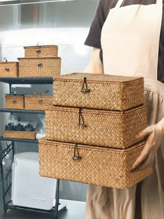 1 stuk gevlochten zeegras opbergdoos in Scandinavische stijl met deksel, een creatieve en ruimtebesparende opbergdoos met een handgemaakte touch, een multifunctionele bureau-organizer voor boodschappen, cosmetica en huishoudelijke kleding, een opbergdoos voor rommel op kantoor