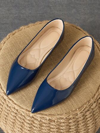 女士黑色皮革软底鞋，舒适平底工作鞋，不易疲劳，适合办公室专业人士使用