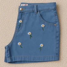 Short Jeans Plus Size Feminino com Elastano e Bordado de Girassóis - Conforto e Estilo