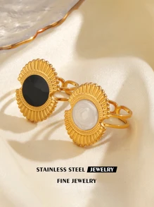 Ein stilvoller Edelstahl minimalistische, retrogeometrische ovale schwarz-weiße Damenring