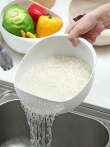 1 pieza Bol multifuncional para lavar arroz, colador con agujeros laterales de descarga, asa antideslizante, colador de arroz de PP para arroz, verduras, frutas, fideos, fácil de drenar y limpiar, ideal para cocinar a diario, hornear, preparar ingredientes, utensilios de cocina, artículos esenciales para hornear en Pascua, limpieza de frutas de verano, herramienta de cocina imprescindible - Multicolor - Ver 2