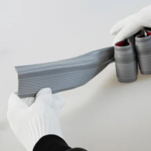 1 pezzo di 1m/3,3ft di battiscopa in gomma per scale, protezione antiscivolo autoadesiva per bordi gradini, coprinaso adesivo per scale interne ed esterne