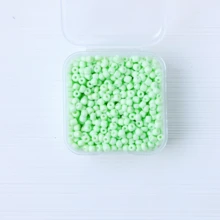 1 盒玻璃纯色种子珠 3 毫米约 800 颗多色烤漆串珠材料 DIY 手链项链耳环配件