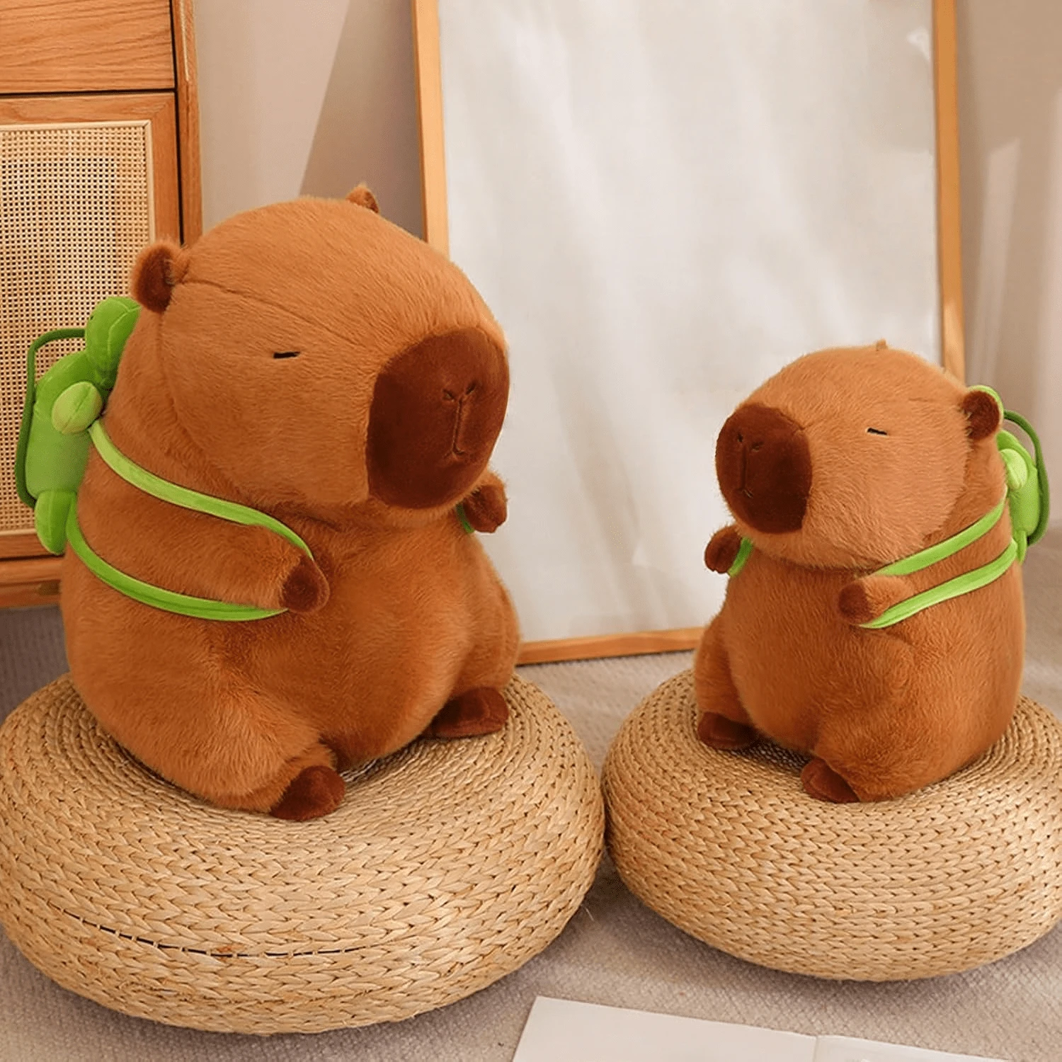 Adorable juguete de capibara con estilo de mochila - Un animal de peluche relleno de poliéster suave. Lindo juguete de capibara, hermoso peluche de animal, adecuado para regalos de niños, regalos de cumpleaños, regalos de Navidad y decoración del hogar.