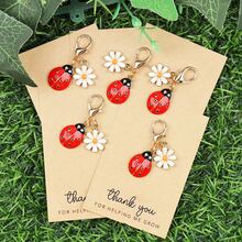 Set de 4 llaveros con dijes de margarita y corazón que dicen "Gracias por ayudarme a crecer" - Perfecto para agradecer a maestros, familia y amigos | Ideal para cumpleaños, graduaciones, bodas, accesorios escolares, accesorios góticos y de Y2K, ideas de regalo para el Día del Maestro, Navidad, accesorios para bolsos, portaidentificaciones, accesorios para autos - Multicolor - Ver 20