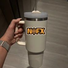 NOFX 朋克摇滚乐队 Grunge 风格乙烯基贴纸贴花 - 大胆的橙色标志与圆形设计 - 非常适合汽车、手机、笔记本电脑、水瓶等 - 为粉丝、朋克配饰、学校用品、返校带来乐趣