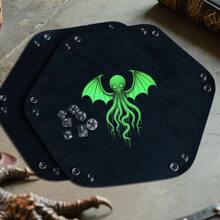 1 pieza Bandeja multifunción Cthulhu Tome-Verde - Tapete para dados, Alfombrilla de ratón, Organizador de llaves/aperitivos, Almacenamiento de rompecabezas de bloques, Almohadilla resistente al calor | Accesorio de escritorio versátil para noches de juegos, oficina | Regalo perfecto de Navidad/Halloween/Cumpleaños para fans de D&D, amantes de RPG de mesa y entusiastas del misterio