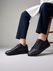 Tênis de Skate de Cano Baixo em Cor Sólida Moderna Masculino, Tênis Casuais Confortáveis Antiderrapantes com Cadarço, Adequados para Uso durante Todo o Ano e Atividades ao Ar Livre, Ideais para Casual de Verão Adolescente, Esportes ao Ar Livre, Viagens de Férias, Presentes de Formatura ou Acessórios de Vestimenta de Aniversário