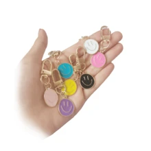 7 件笑脸钥匙扣 - 派对礼物，适合派对、生日礼物，可以挂在包上、车上、钥匙上等。