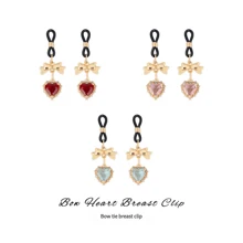 Sex Toys A Pair Of Heart-Shaped Nipple Clamps With Optional Colors, Featuring An Elegant Diamond-Encrusted Heart Design With A Bow. Soft Loops Ensure No Pinching, And The Contraction Strength Is Adjustable. Perfect For BDSM, Training Nights, Self-Torture Nipple Play, And Enhancing Sexual Appeal.