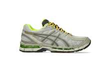 Asics Bodega X Gel Kayano 20 男士休闲运动鞋，米白色网眼鞋面，搭配翡翠绿凝胶缓震和荧光绿点缀 1203A621-201 - 綠色桉樹 - 查看 2
