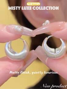 Brincos de Argola de Metal Fosco para Mulheres, Estilo Coreano Minimalista para Transporte, Anel Francês Grosso de Argola Pequena, Versátil e Elegante