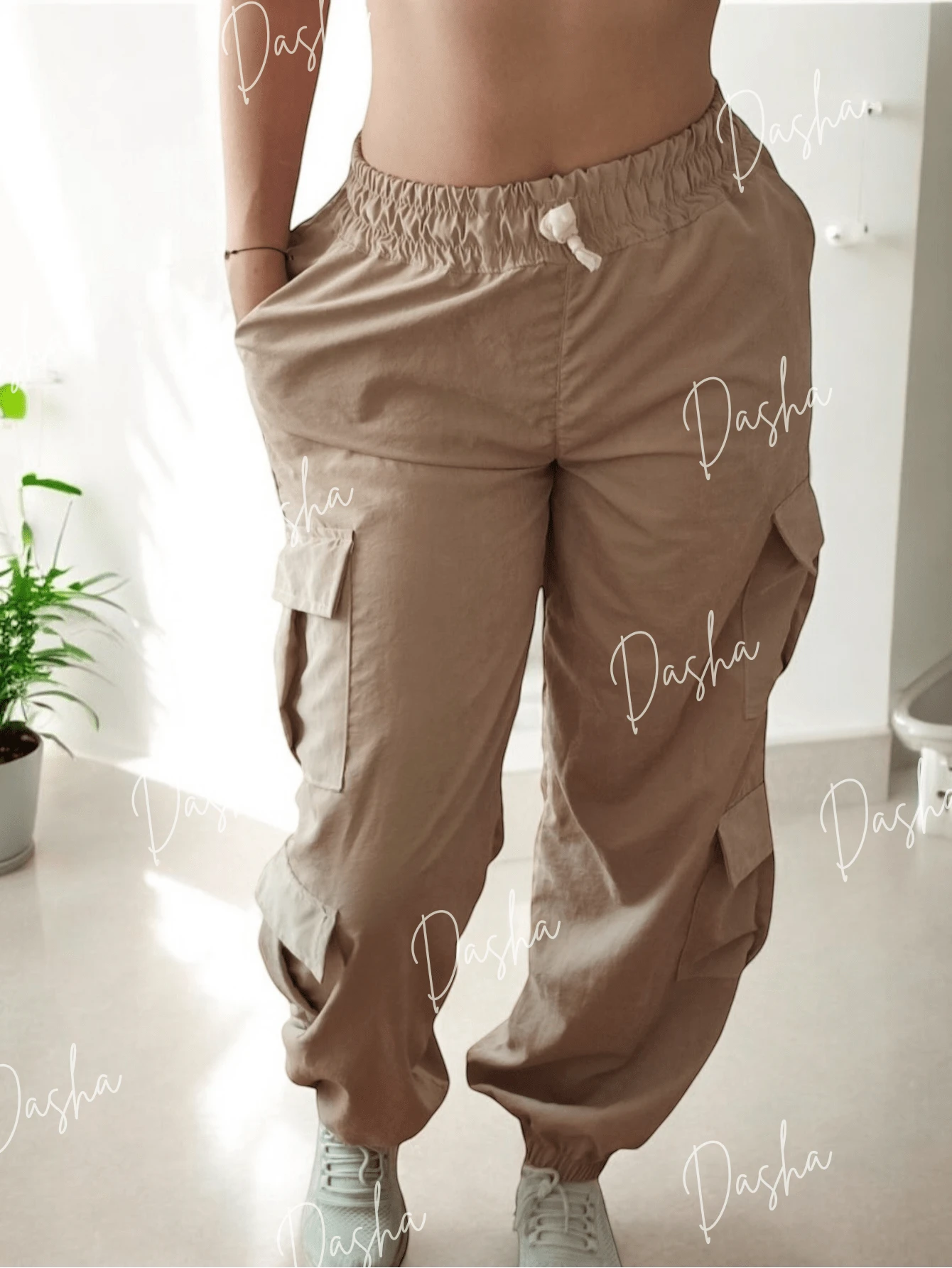 Pantalón para Dama tipo Jogger con 4 Bolsas tipo Cargo en laterales.  Casual. - Caqui - Ver 1