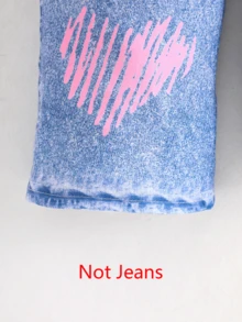 1件女童休闲爱心、蝴蝶、皇冠“LOVE”印花设计柔软针织紧身裤，适合日常穿着