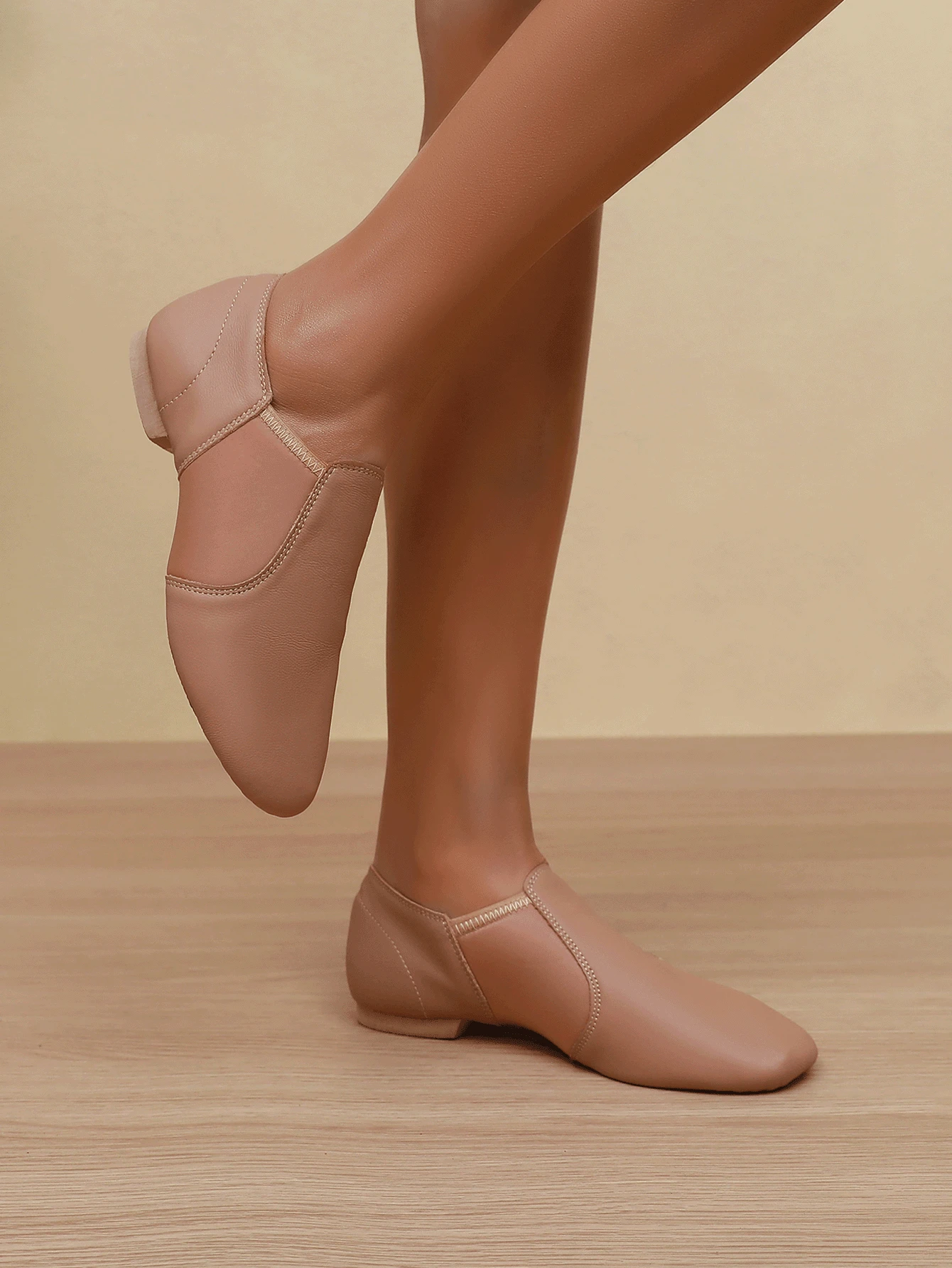 Unisex Y2K Jazz Shoes, Made Of Premium Leather Upper And Arch Support Design, Split Sole, EVA Sole Pad And Heel, Slip-On Dance Shoes For Men And Women - Champagne - View 1