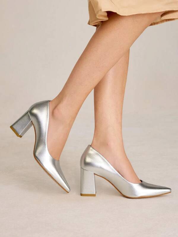 Sapatos de salto bloco clássicos femininos - Sapatos sociais de bico fino (disponíveis em bege, preto e dourado), Sapatos de salto bloco modernos