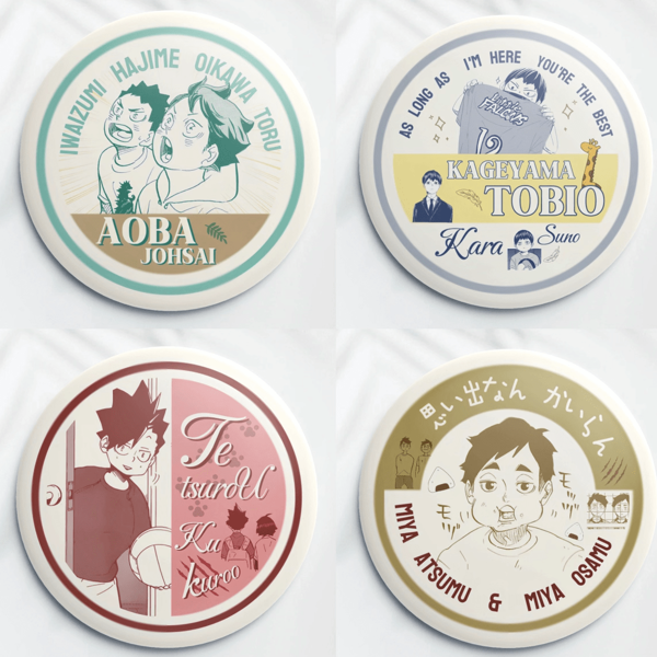 1 pièce Badge Haikyuu!! de 58 mm, un badge rond mettant en vedette des personnages de dessin animé dans une palette de couleurs Morandi (disposition verticale + slogans textuels), c'est un article de collection décoratif convenant pour les expositions d'anime et le port quotidien.
