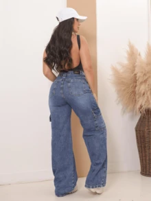 Calça Jeans Wide Leg Cargo Feminina Cintura Alta e Bolsos Laterais Premium - Lavagem clara - Visão 7