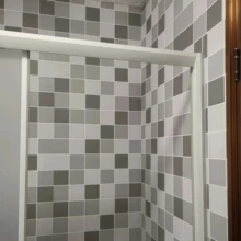 1 rolă de autocolante de perete antiderapante impermeabile pentru bucătărie și baie, autocolante detașabile rezistente la uzură din PVC, tapet îngroșat, utilizate pentru decorarea casei și renovarea mobilierului, accesorii de bucătărie, articole de bucătărie, decor de bucătărie, gresie, pardoseală, gresie autoadezivă, decor pentru living, decor pentru cameră - Gri - Vizualizare 3