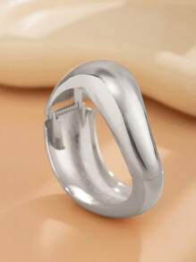 1pc Exaggerated Metallic Circular Bangle With Hollow Out Asymmetrical Shapes, Simple & Stylish, Perfect For Vacation, Party, Ladies All-Match Sexy Bracelet