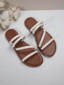 全新大码女式舒适简约圆头露趾编织皮革平底一脚蹬凉鞋，休闲时尚户外沙滩夏季鞋