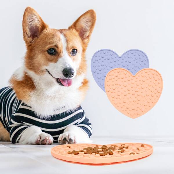 1pc Heart-Shaped Dog Lick Mat, Silicone Slow Feeder Dog Bowl Mat With Suction Cup, Dog Training Mat, Premium Silicone Pet Slow Feeder Mat - Non-Slip, Leak-Proof Design, Easy To Clean, Suitable For Cats And Dogs, Keeps Floor Clean And Dry