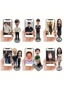 SRH 1 件定制照片人偶，提供可活动头部和固定头部款式。请上传清晰的单人全身照，以获得最佳逼真度。100% 手工制作，附赠精美礼盒。非常适合作为团队胜利的纪念品、卧室/客厅装饰、汽车内饰，以及节日、周年纪念或颁奖典礼上送给家人、朋友和团队成员的完美礼物。 - 彩色 - 查看 5