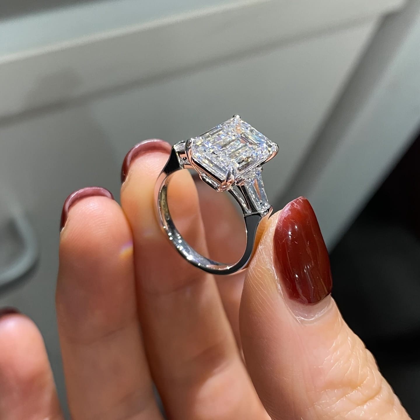 1 件女士订婚戒指，时尚镀银优雅公主方形切割合成锆石订婚戒指，奢华珠宝礼物，适合婚礼、情人节、母亲节