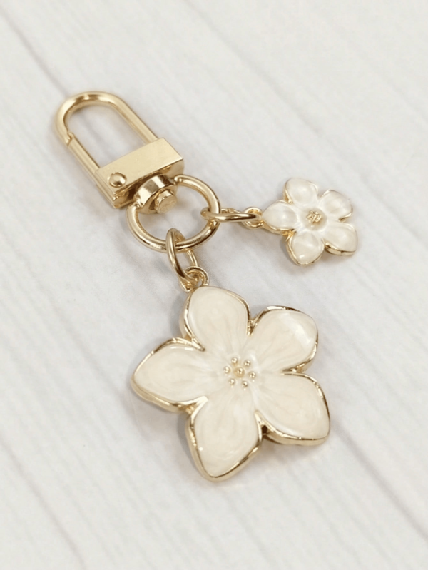 1pc Cherry Blossom Shaped Key Chain Made Of Alloy Material, Featuring A Lightweight And Ethereal Cherry Blossom Design With A Rectangular Pendant. Suitable As A Bag Charm, Car Key Chain, Couples Or Holiday Gift