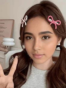 Sanrio Set de 2 pinzas para el cabello de resina con lazo, estilo dulce y lindo con diseño hueco, pasadores en forma de lazo para niñas, accesorios de moda para el flequillo y el manejo del flequillo - Sanrio